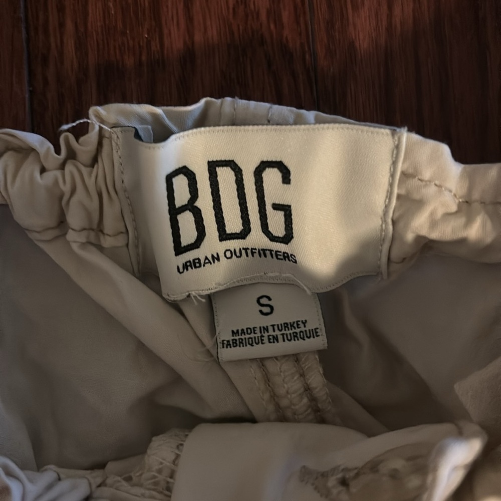 BDG Urban Outfitters  Baggy low rise tech Cargo Pants Women’s Size: Small - Picture 3 of 10